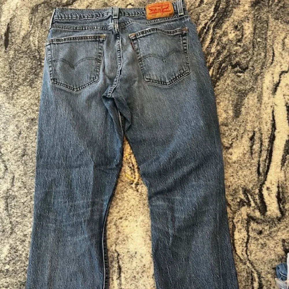 Levi's 541 Athletic Taper jeans designed for athletic builds‎ cotton denim 31x32